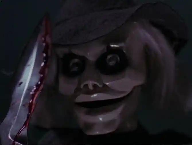 Primer plano de la marioneta Blade, que muestra el cuchillo que tiene por mano